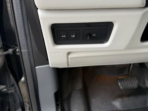 Used 2017 Land Rover Discovery Sport HSE image 16