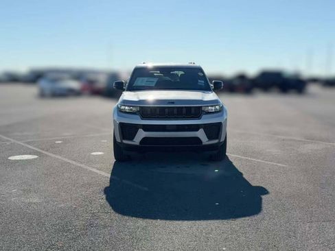 New 2026 Jeep Grand Cherokee Altitude image 2