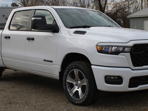 New 2026 RAM 1500 Express image 3