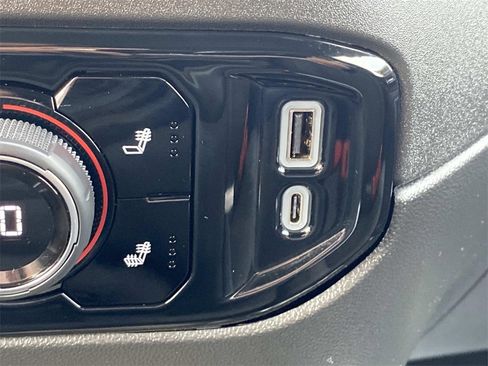 Used 2024 Chevrolet Silverado 2500 LT image 32