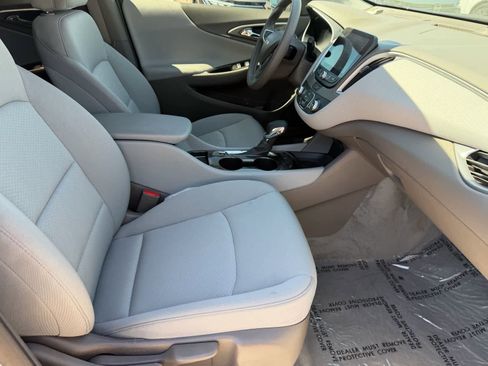 Used 2025 Chevrolet Malibu LS image 12