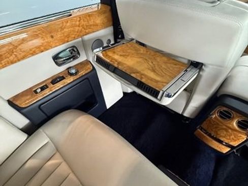 Used 2009 Rolls-Royce Phantom Sedan RWD image 29