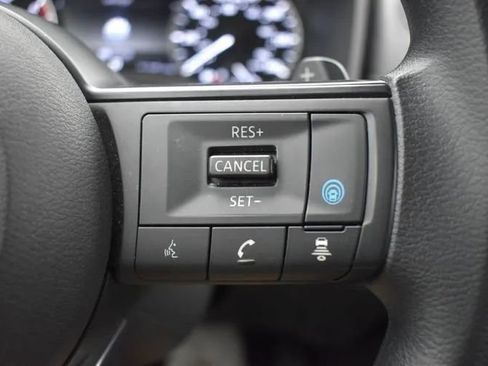 Used 2024 Nissan Rogue SV AWD/4WD image 23