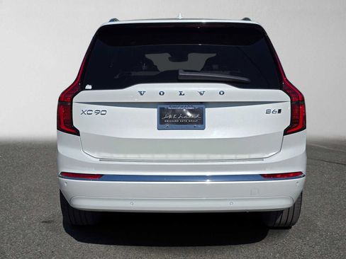 Used 2026 Volvo XC90 B6 Plus w/ Protection Package Premier AWD/4WD image 4