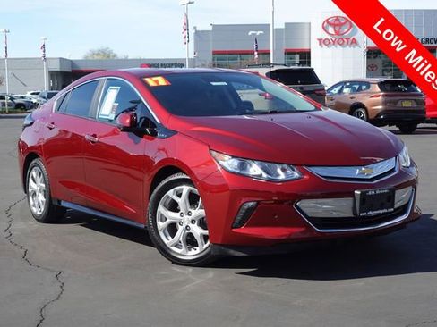 Used 2017 Chevrolet Volt Premier w/ Driver Confidence Package image 2
