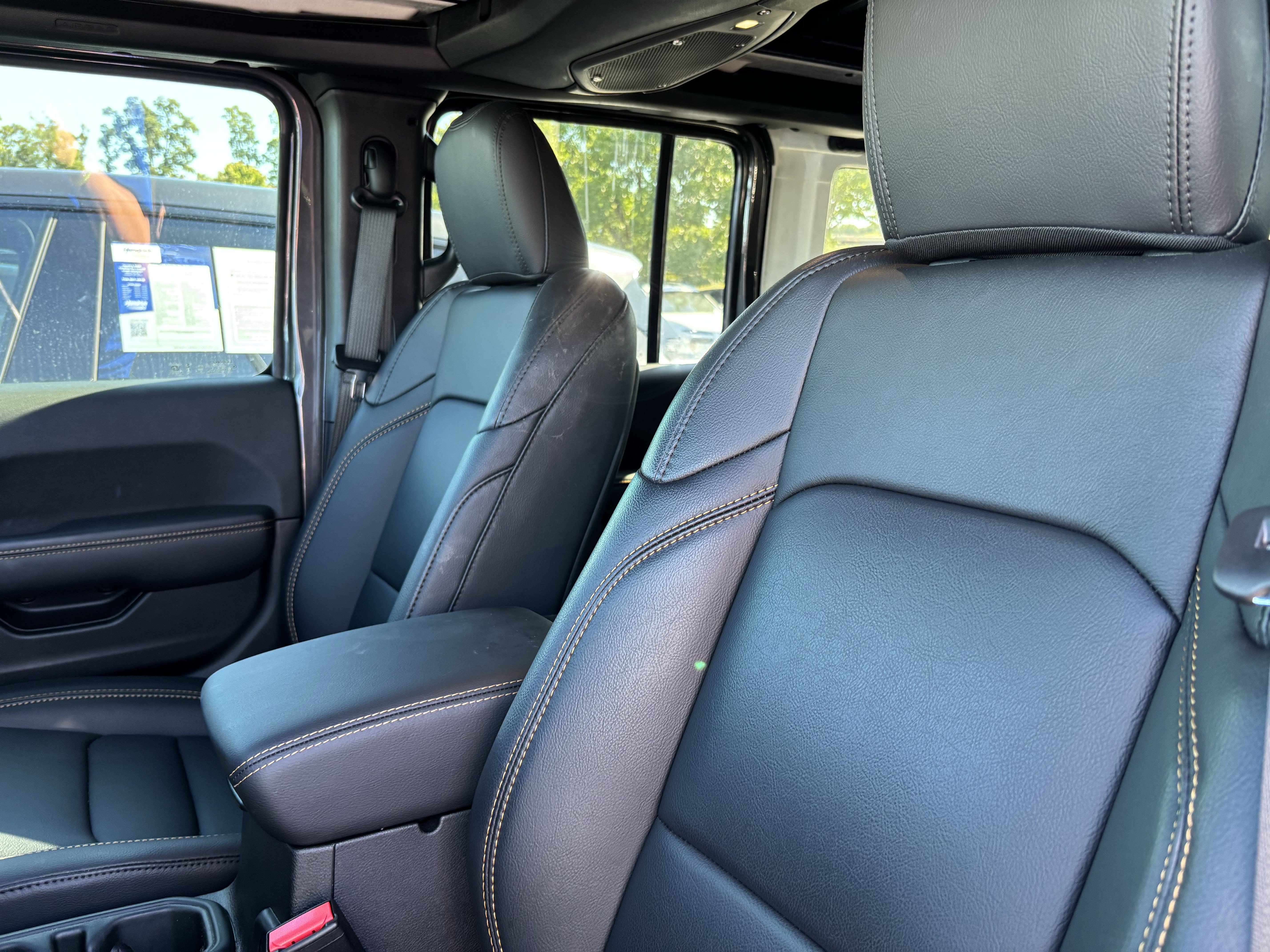 Used 2026 Jeep Wrangler Unlimited Sahara AWD/4WD image 16