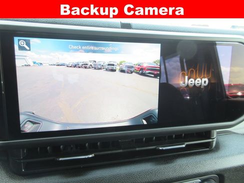 Used 2025 Jeep Gladiator Sport AWD/4WD image 17