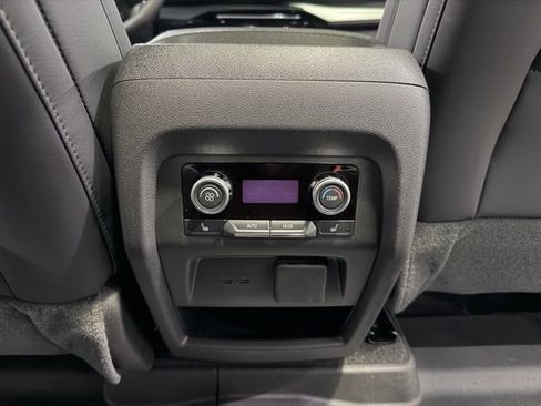 Used 2025 Buick Enclave Avenir FWD image 29