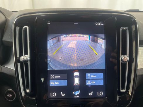 Used 2022 Volvo XC40 T5 Momentum image 17