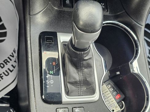 Used 2017 Toyota Highlander SE image 29