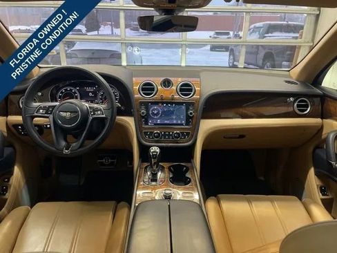 Used 2018 Bentley Bentayga AWD/4WD image 30