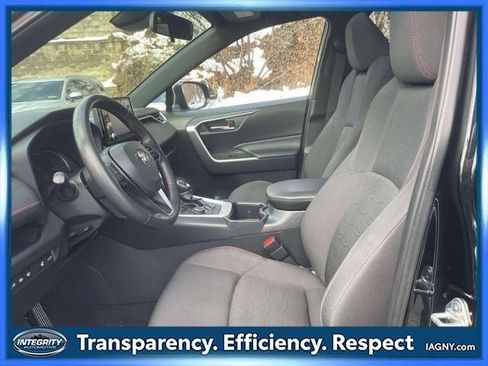 Used 2022 Toyota RAV4 SE w/ Weather & Moonroof Package image 15