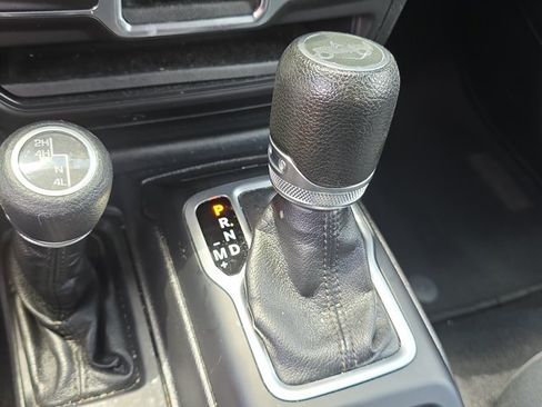 Used 2018 Jeep Wrangler Unlimited Sport AWD/4WD image 17