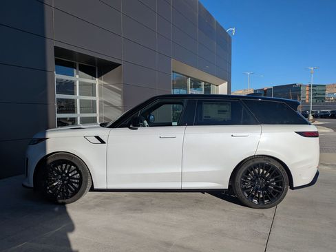 New 2026 Land Rover Range Rover Sport image 9