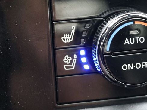 Used 2023 Nissan Pathfinder Platinum image 23