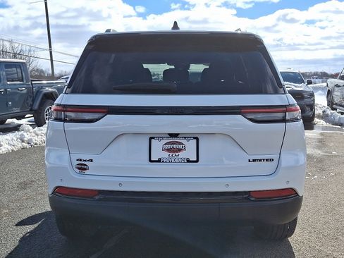 Used 2023 Jeep Grand Cherokee Limited w/ Black Appearance Package image 6