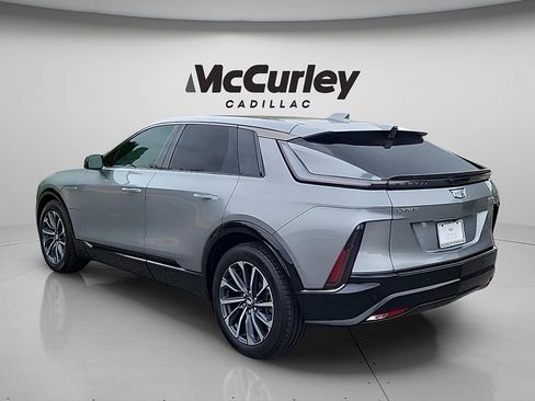 Certified 2024 Cadillac Lyriq Luxury AWD/4WD image 5