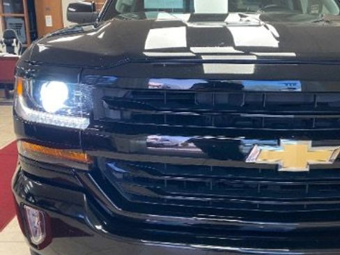 Used 2018 Chevrolet Silverado 1500 LT w/ All Star Edition image 9