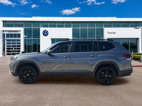 Used 2023 Volkswagen Atlas SE w/ Panoramic Sunroof Package FWD image 4