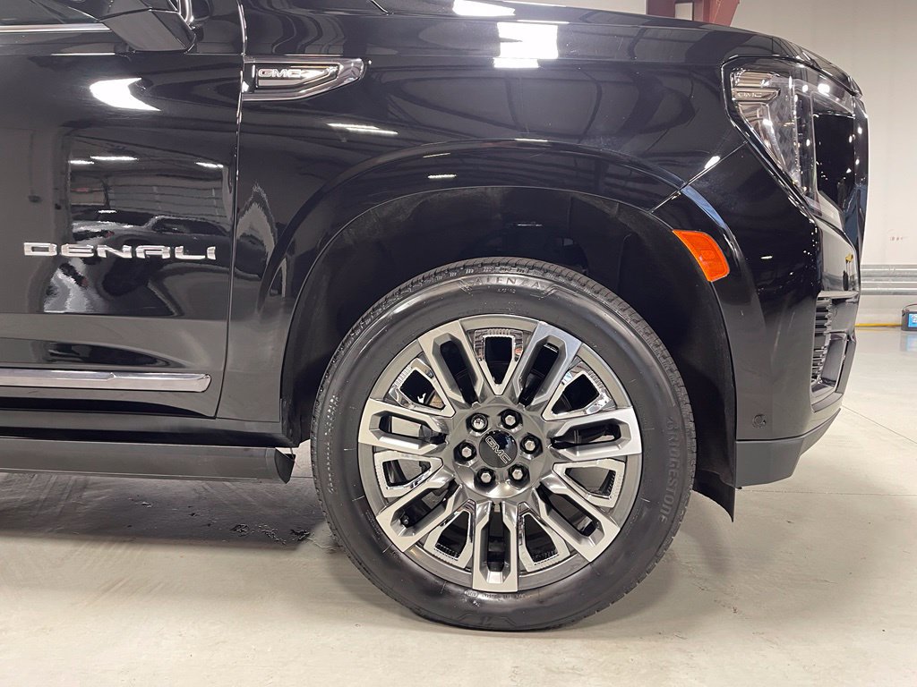 Used 2024 GMC Yukon XL Denali Ultimate AWD/4WD image 16