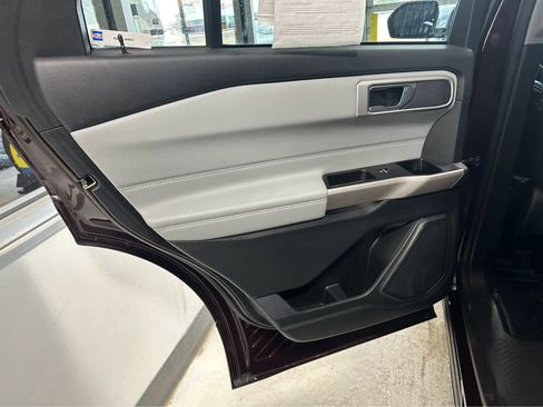 Used 2022 Ford Explorer XLT w/ Equipment Group 202A image 29