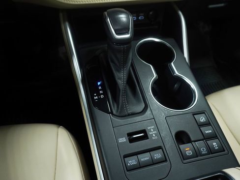 Used 2023 Toyota Highlander XLE image 20