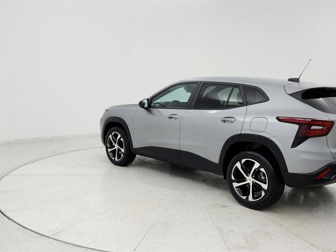 Used 2024 Chevrolet Trax RS FWD image 3