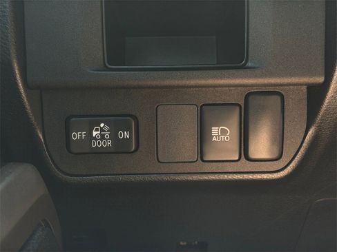 Used 2018 Toyota Tacoma SR5 image 22