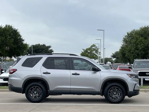 Certified 2025 Honda Pilot TrailSport image 3