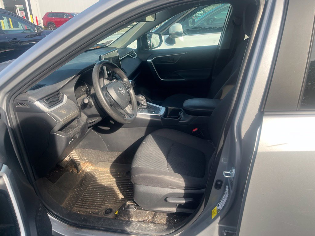 Used 2023 Toyota RAV4 LE AWD/4WD image 4