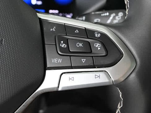 Used 2023 Volkswagen Taos SE w/ Panoramic Sunroof Package FWD image 21