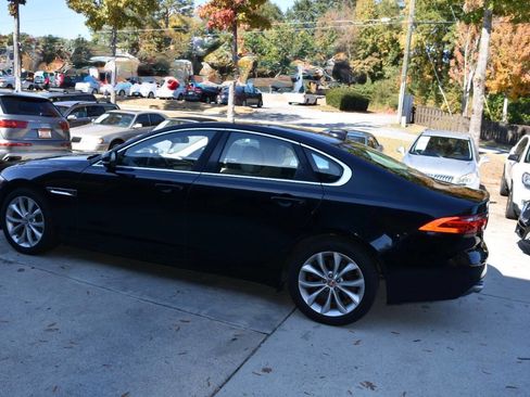 Used 2017 Jaguar XF Premium image 17