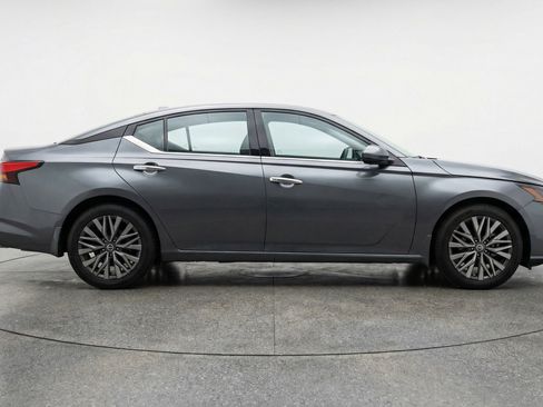 Used 2025 Nissan Altima 2.5 SV image 11