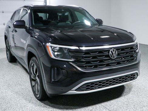 Used 2024 Volkswagen Atlas Cross Sport SE FWD image 5