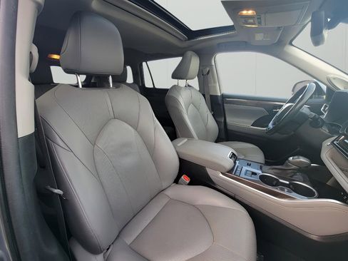 Used 2021 Toyota Highlander Limited image 36