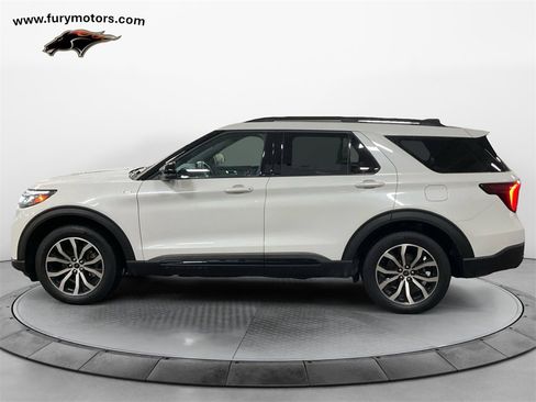 Used 2025 Ford Explorer ST-Line image 6
