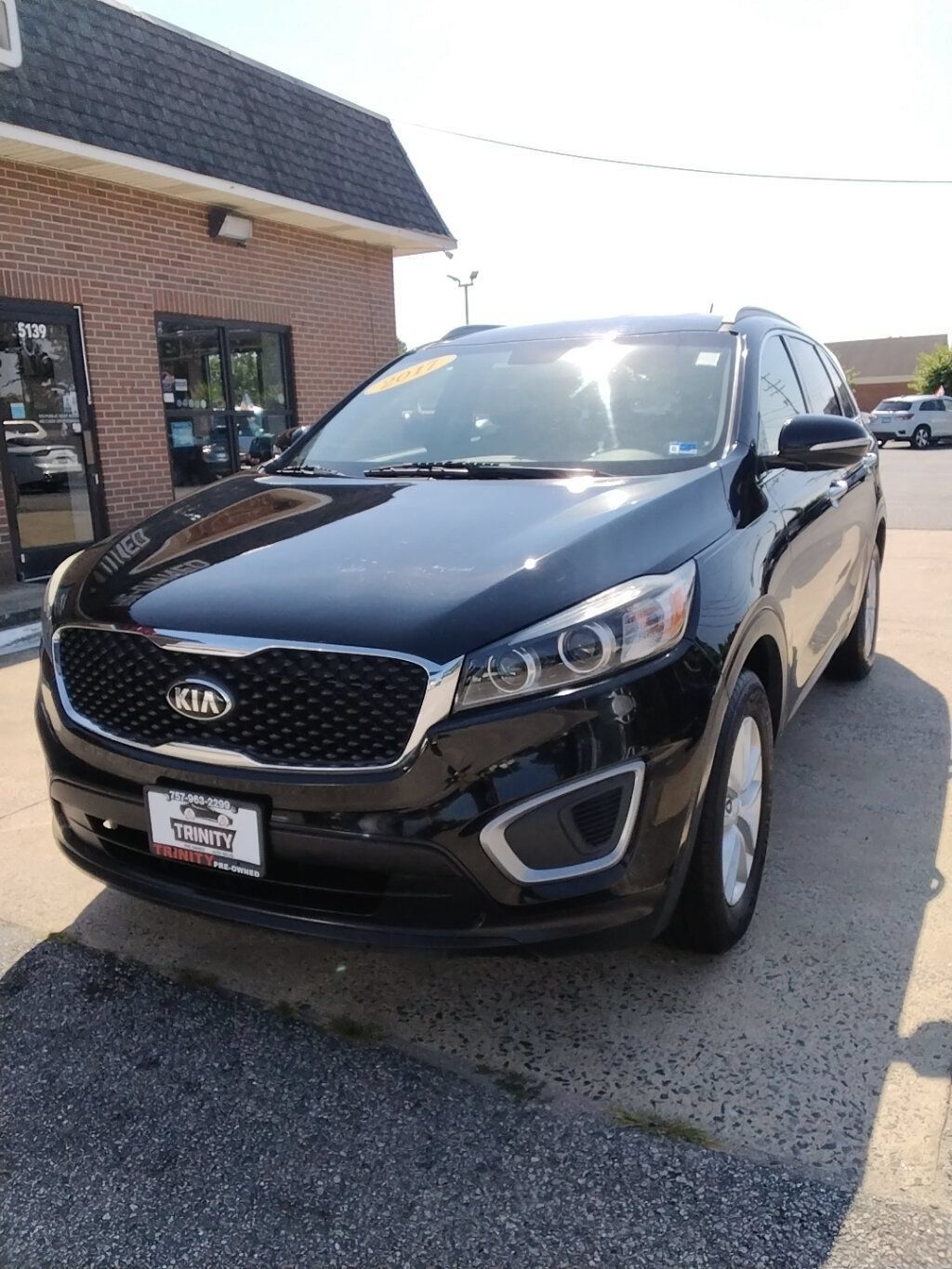 Used 2017 Kia Sorento FWD image 1