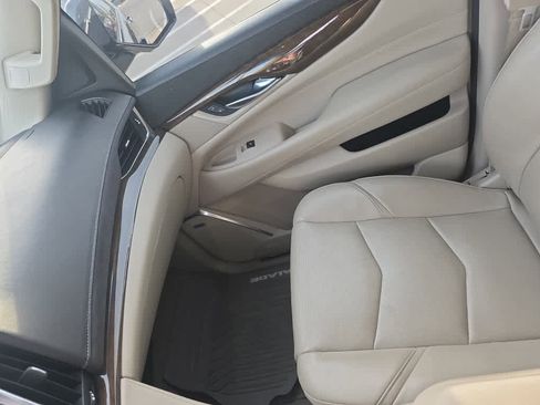 Used 2019 Cadillac Escalade Luxury image 10