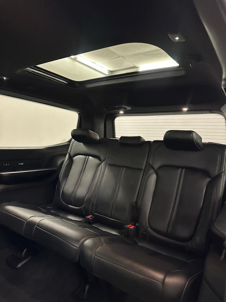 Used 2022 Jeep Wagoneer Series III w/ Premium Group I AWD/4WD image 33