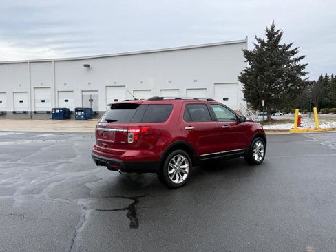 Used 2015 Ford Explorer XLT w/ Equipment Group 202B image 4