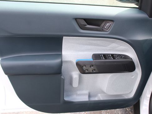 New 2025 Ford Maverick XLT w/ XLT Luxury Package FWD image 17