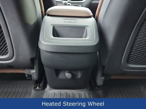 Used 2019 Volvo XC60 T6 Momentum w/ Multimedia Package image 32