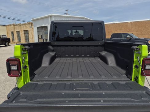 Used 2021 Jeep Gladiator Mojave AWD/4WD image 9