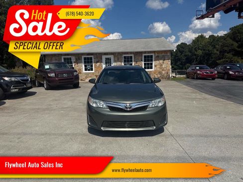 Used 2012 Toyota Camry LE image 1