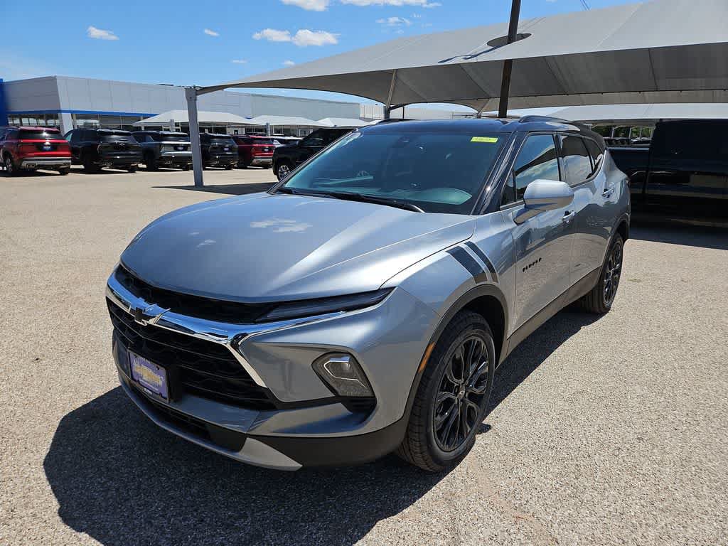 New 2026 Chevrolet Blazer LT w/ LPO, Black Sport Package AWD/4WD image 4