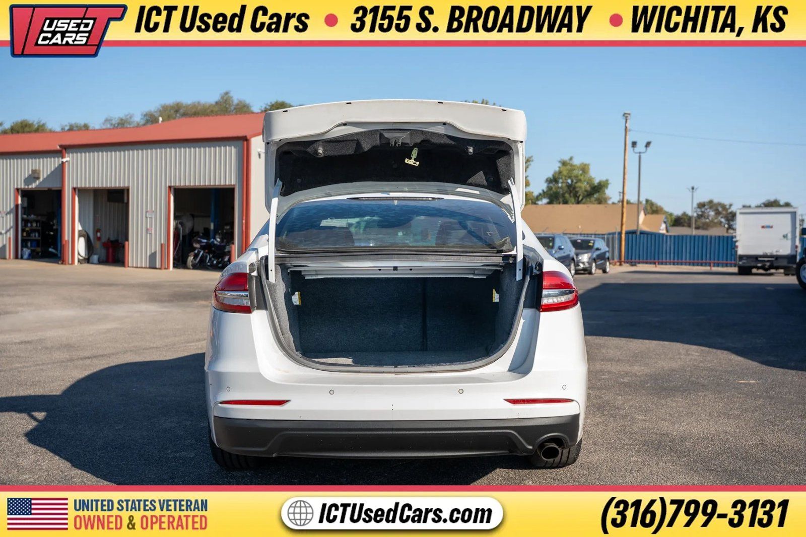Used 2019 Ford Fusion SE FWD image 5