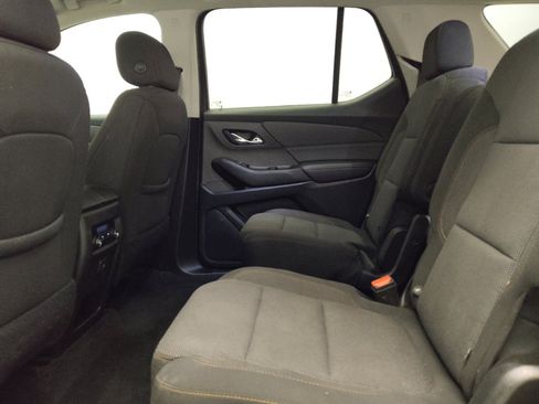 Used 2021 Chevrolet Traverse LT FWD image 18