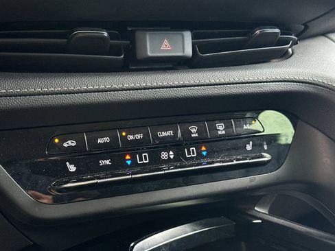 Used 2023 Buick Envision Essence image 18