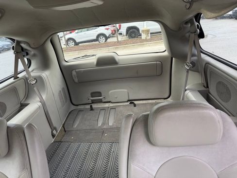 Used 2007 Chrysler Town & Country Limited FWD image 20