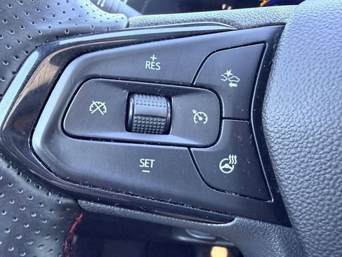 Certified 2024 Chevrolet Trax RS w/ Sunroof Package image 30